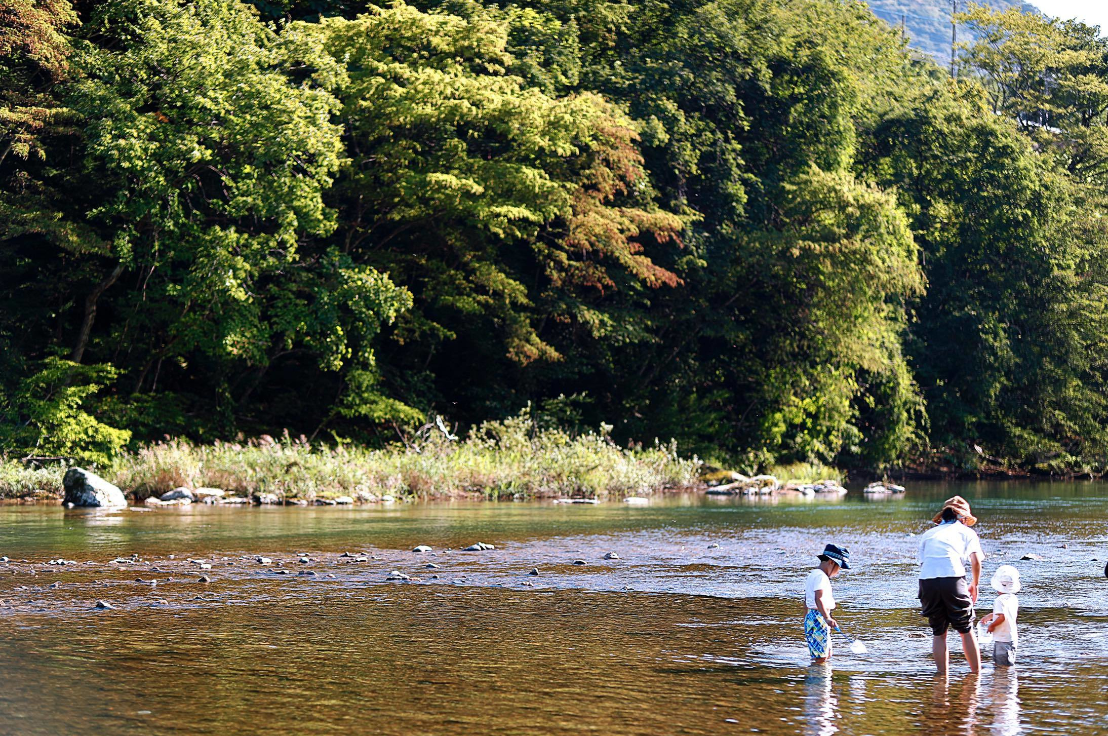 河原での水遊び②