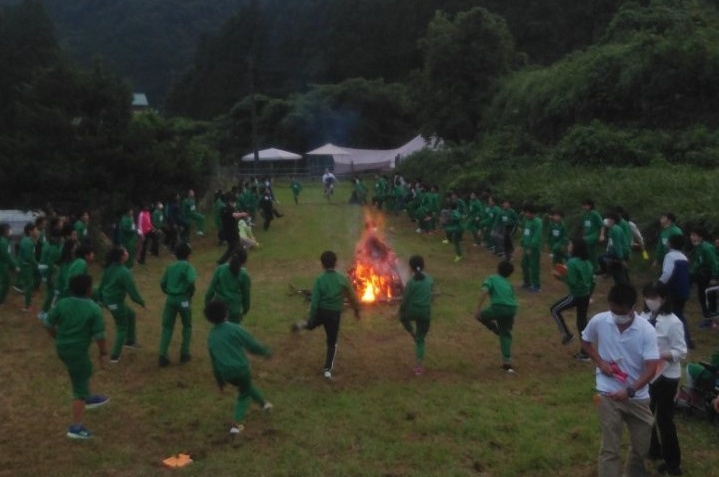 キャンプファイヤー