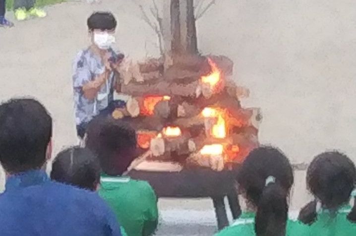 キャンプファイヤー